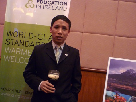 Đặng Xuân Thắng, Phó trưởng phòng phụ trách quan hệ nhà đầu tư, Ngân hàng phát triển Việt Nam, cựu du học sinh Ai Len